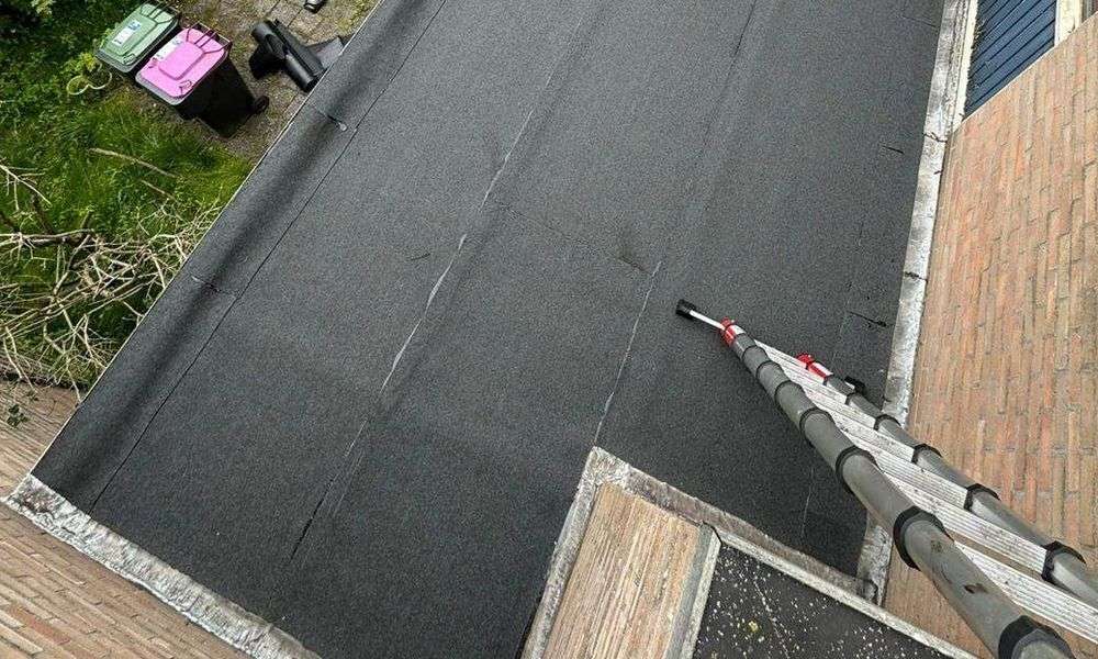 Plat dak geplaatst door dakdekker in Steenbergen